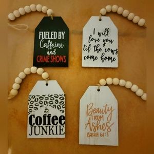 Wooden tag decor